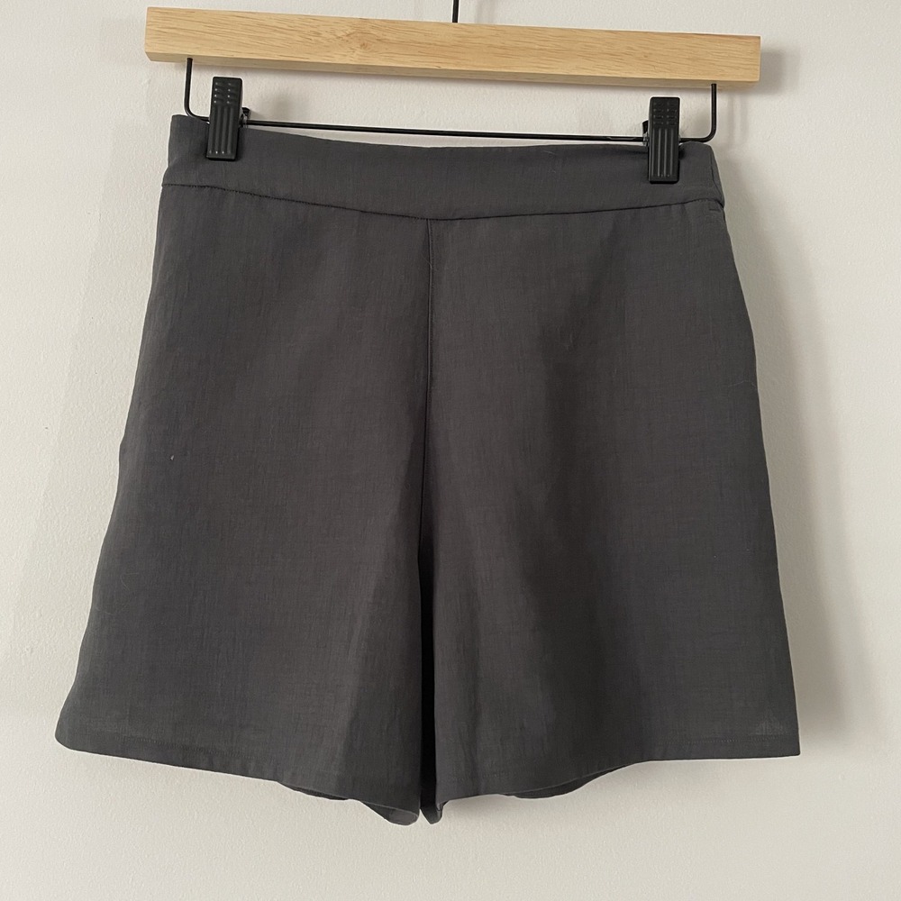 Lululemon Womens Flat Front Relaxed Shorts Dark Gray Sz 2 Athleisure Active Gym